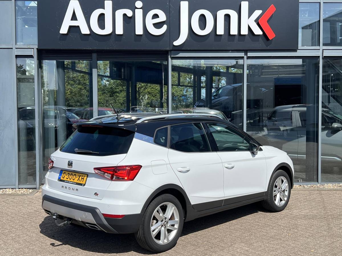 SEAT Arona SEAT Arona 1.0 TSI FR Business Intense AUTOMAAT | TREKHAAK | FULL MAPP NAVIGATIE | ALCANTARA BEKLEDING | A.CAMERA | 1e EIGENAAR | NED. AUTO | APPLE CARPLAI/ANDROID AUTO |