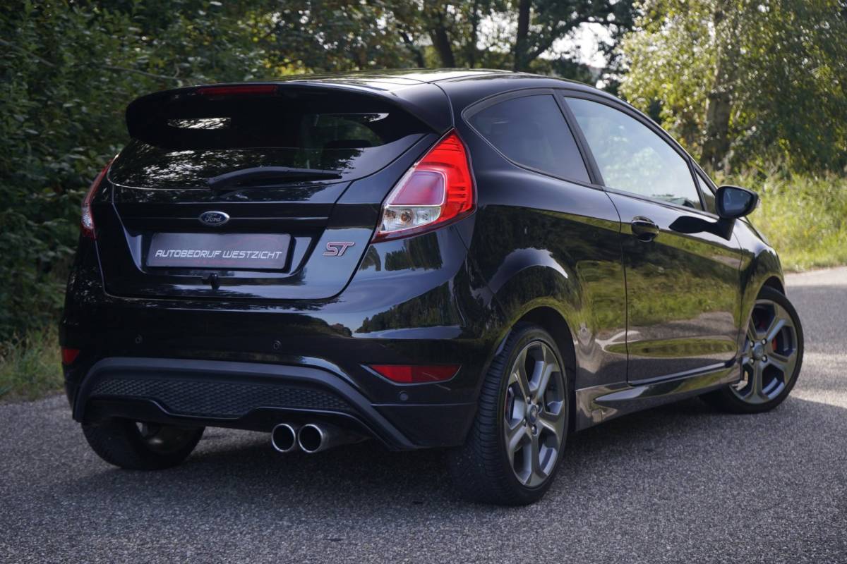 Ford Fiesta Ford Fiesta 1.6 ST2 182pk zwart, Apple Carplay, FOX uitlaat