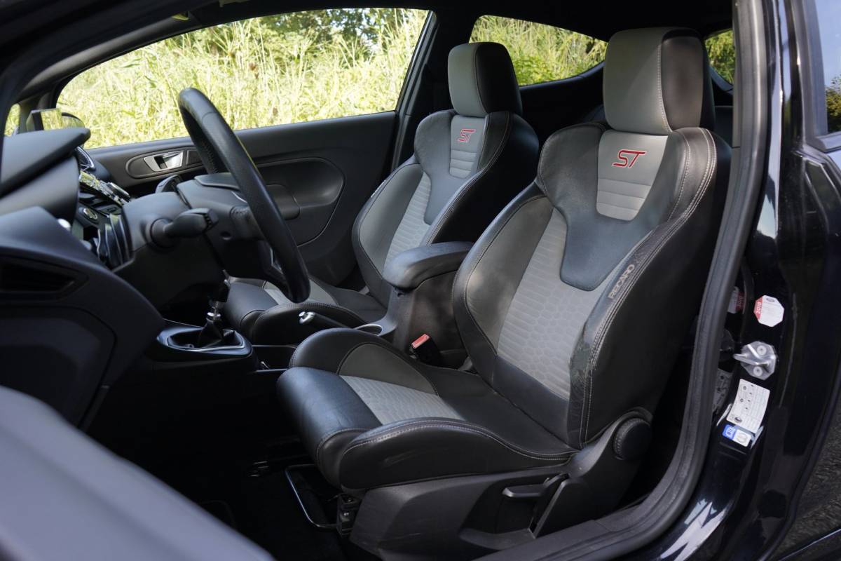 Ford Fiesta Ford Fiesta 1.6 ST2 182pk zwart, Apple Carplay, FOX uitlaat