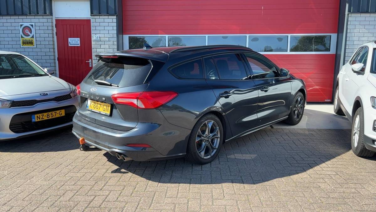 Ford Focus Ford Focus Wagon 1.5 EcoBlue ST Line X Business TREKHAAK / FULL LED / CAMERA / STOELVERW / KEYLESS / STUURVERW / CARPLAY / NL-AUTO