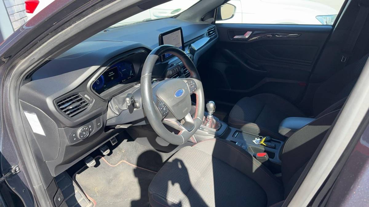 Ford Focus Ford Focus Wagon 1.5 EcoBlue ST Line X Business TREKHAAK / FULL LED / CAMERA / STOELVERW / KEYLESS / STUURVERW / CARPLAY / NL-AUTO