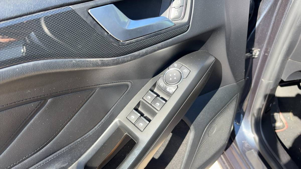 Ford Focus Ford Focus Wagon 1.5 EcoBlue ST Line X Business TREKHAAK / FULL LED / CAMERA / STOELVERW / KEYLESS / STUURVERW / CARPLAY / NL-AUTO