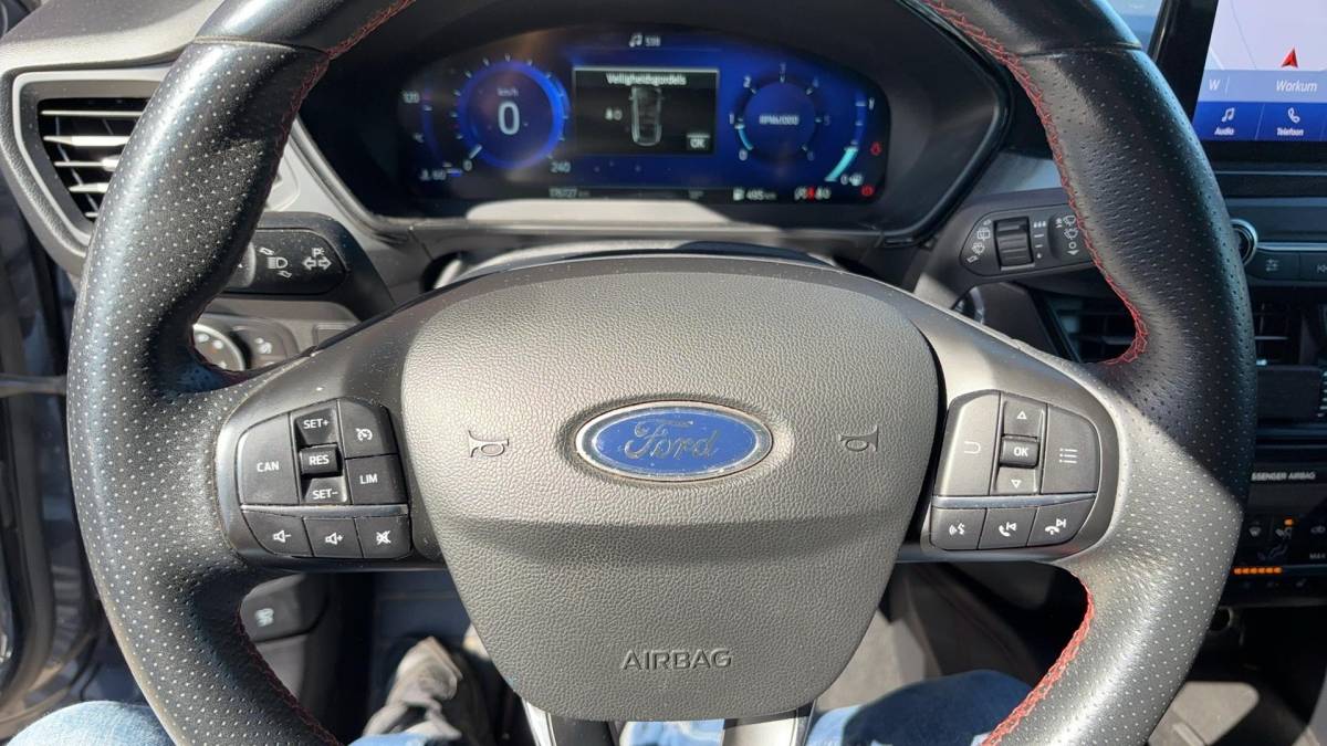 Ford Focus Ford Focus Wagon 1.5 EcoBlue ST Line X Business TREKHAAK / FULL LED / CAMERA / STOELVERW / KEYLESS / STUURVERW / CARPLAY / NL-AUTO