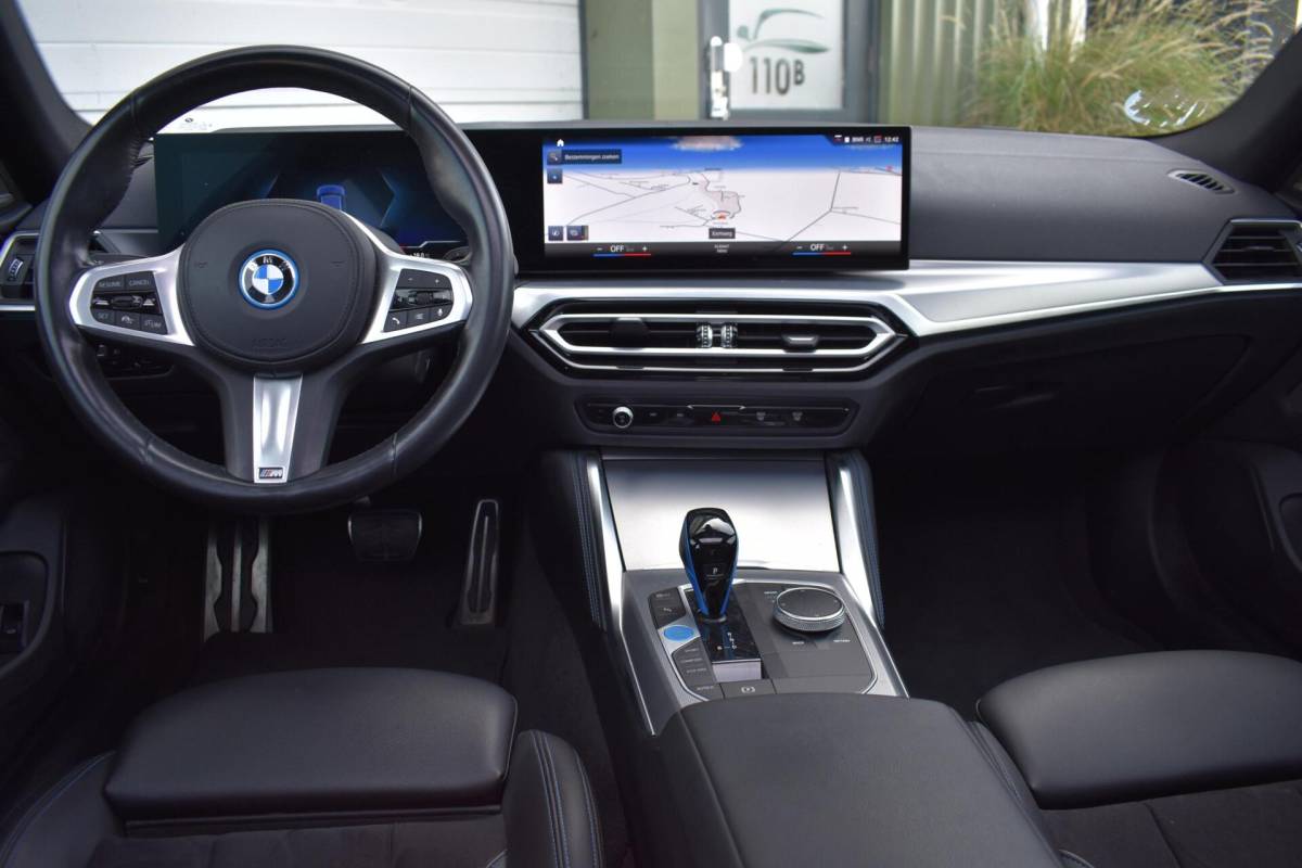 BMW i4 BMW i4 eDrive40 High Executive 84 kWh | M Pakket | Camera | Pano |