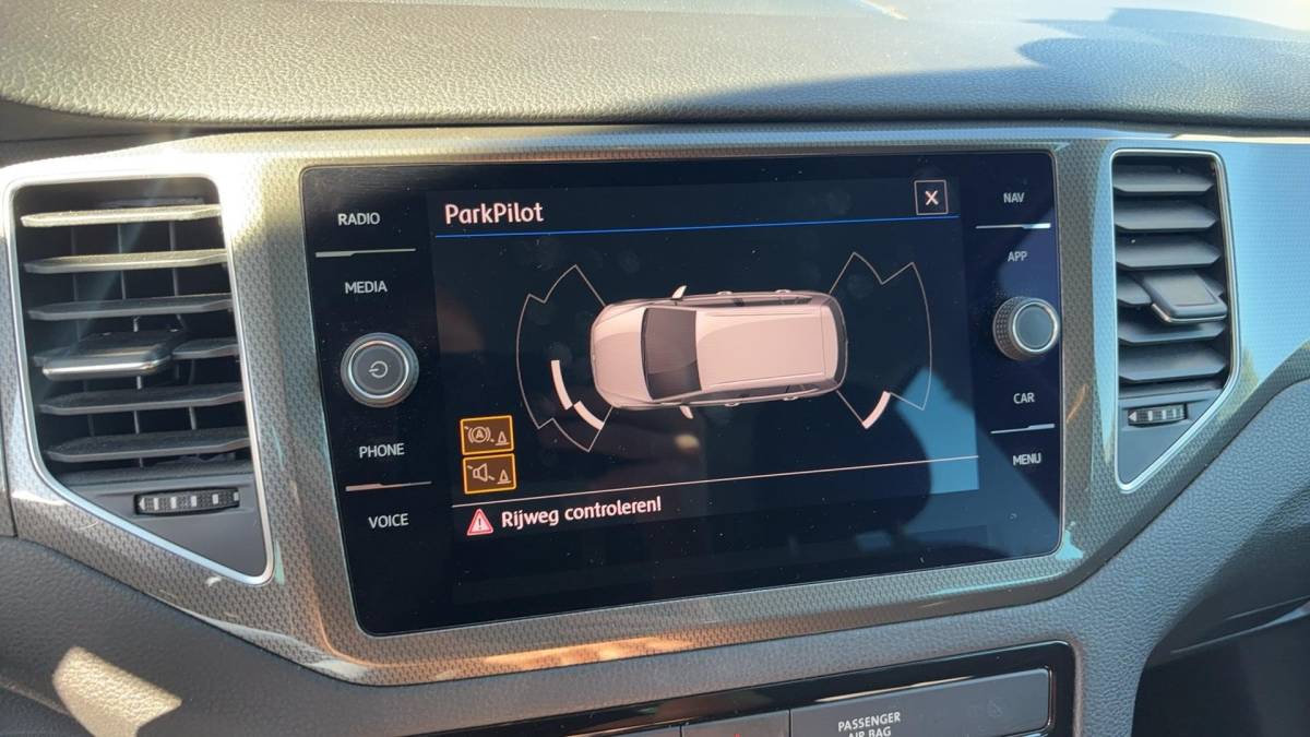 Volkswagen Golf Sportsvan Volkswagen Golf Sportsvan 1.0 TSI Join AUTOMAAT / NAVI / CARPLAY / STOELVERW / STUURVERW / CLIMA / PDC / BLUETOOTH / ACC / DEALER OH