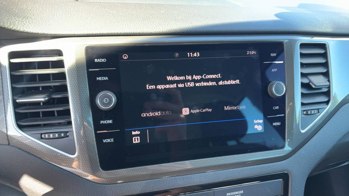 Volkswagen Golf Sportsvan Volkswagen Golf Sportsvan 1.0 TSI Join AUTOMAAT / NAVI / CARPLAY / STOELVERW / STUURVERW / CLIMA / PDC / BLUETOOTH / ACC / DEALER OH