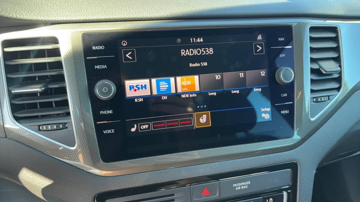 Volkswagen Golf Sportsvan Volkswagen Golf Sportsvan 1.0 TSI Join AUTOMAAT / NAVI / CARPLAY / STOELVERW / STUURVERW / CLIMA / PDC / BLUETOOTH / ACC / DEALER OH