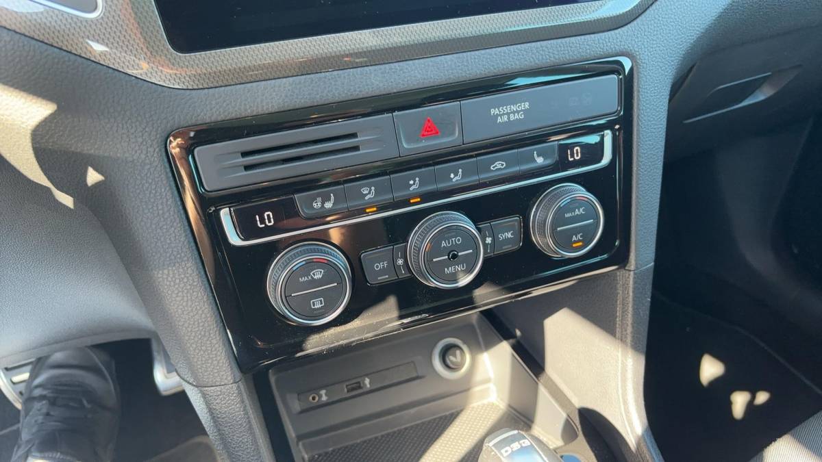 Volkswagen Golf Sportsvan Volkswagen Golf Sportsvan 1.0 TSI Join AUTOMAAT / NAVI / CARPLAY / STOELVERW / STUURVERW / CLIMA / PDC / BLUETOOTH / ACC / DEALER OH