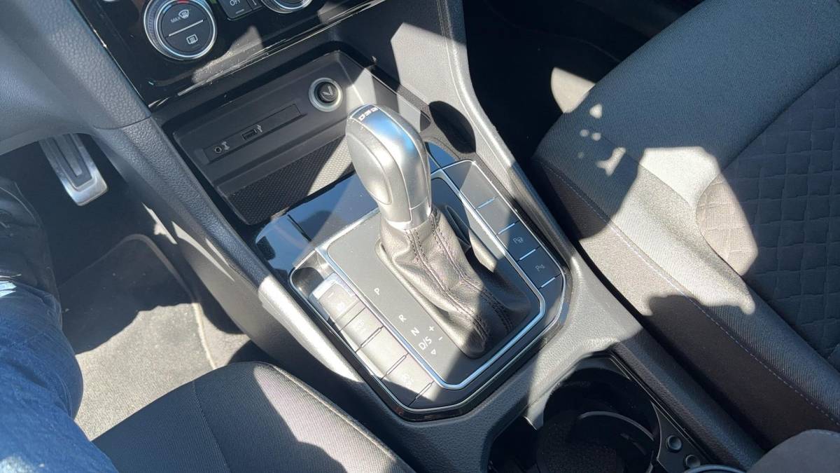 Volkswagen Golf Sportsvan Volkswagen Golf Sportsvan 1.0 TSI Join AUTOMAAT / NAVI / CARPLAY / STOELVERW / STUURVERW / CLIMA / PDC / BLUETOOTH / ACC / DEALER OH