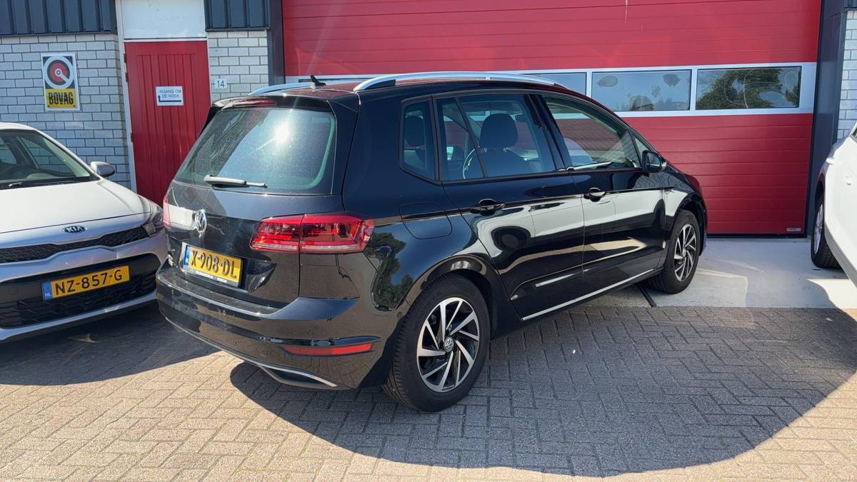 Volkswagen Golf Sportsvan Volkswagen Golf Sportsvan 1.0 TSI Join AUTOMAAT / NAVI / CARPLAY / STOELVERW / STUURVERW / CLIMA / PDC / BLUETOOTH / ACC / DEALER OH