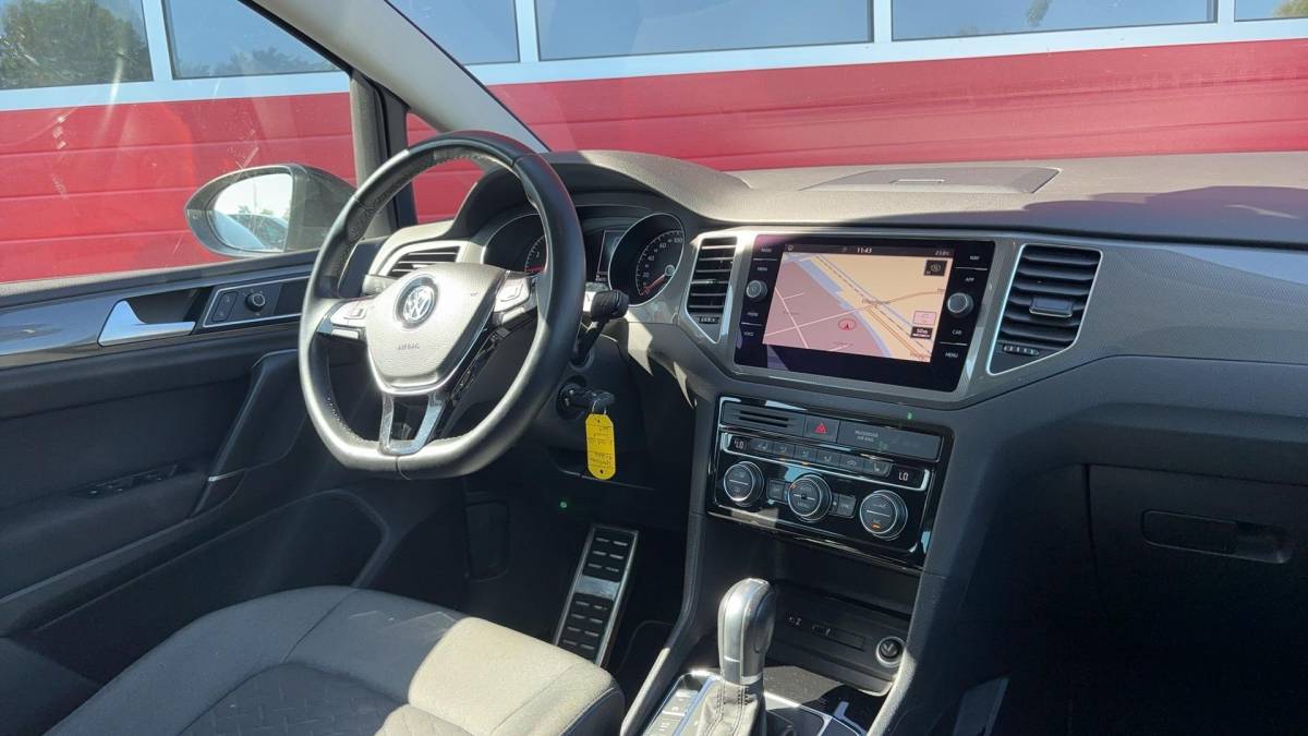 Volkswagen Golf Sportsvan Volkswagen Golf Sportsvan 1.0 TSI Join AUTOMAAT / NAVI / CARPLAY / STOELVERW / STUURVERW / CLIMA / PDC / BLUETOOTH / ACC / DEALER OH