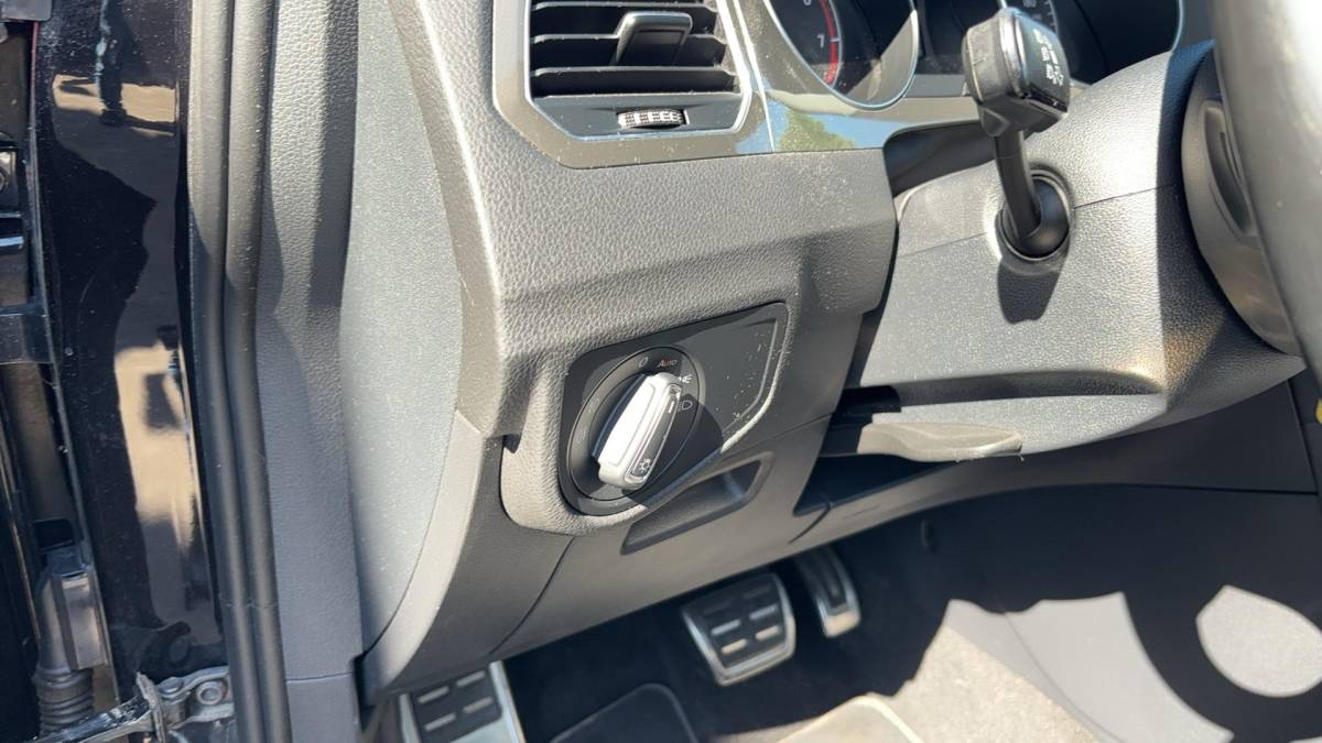 Volkswagen Golf Sportsvan Volkswagen Golf Sportsvan 1.0 TSI Join AUTOMAAT / NAVI / CARPLAY / STOELVERW / STUURVERW / CLIMA / PDC / BLUETOOTH / ACC / DEALER OH