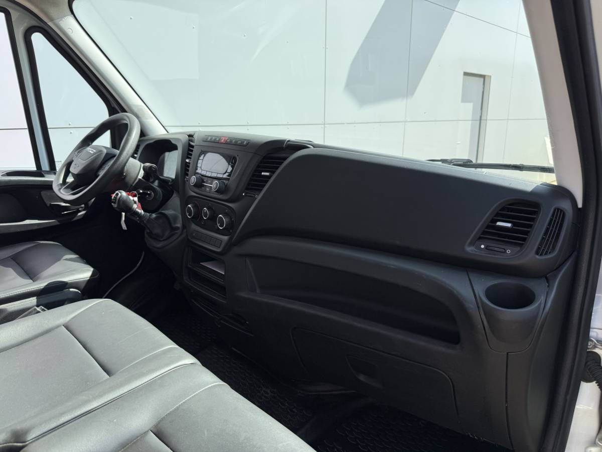 Iveco Daily Iveco Daily 35C16 3.0 L4 Kipper Dubbellucht Airco 3.5T Trekhaak Lederen bekleding Benne Tipper