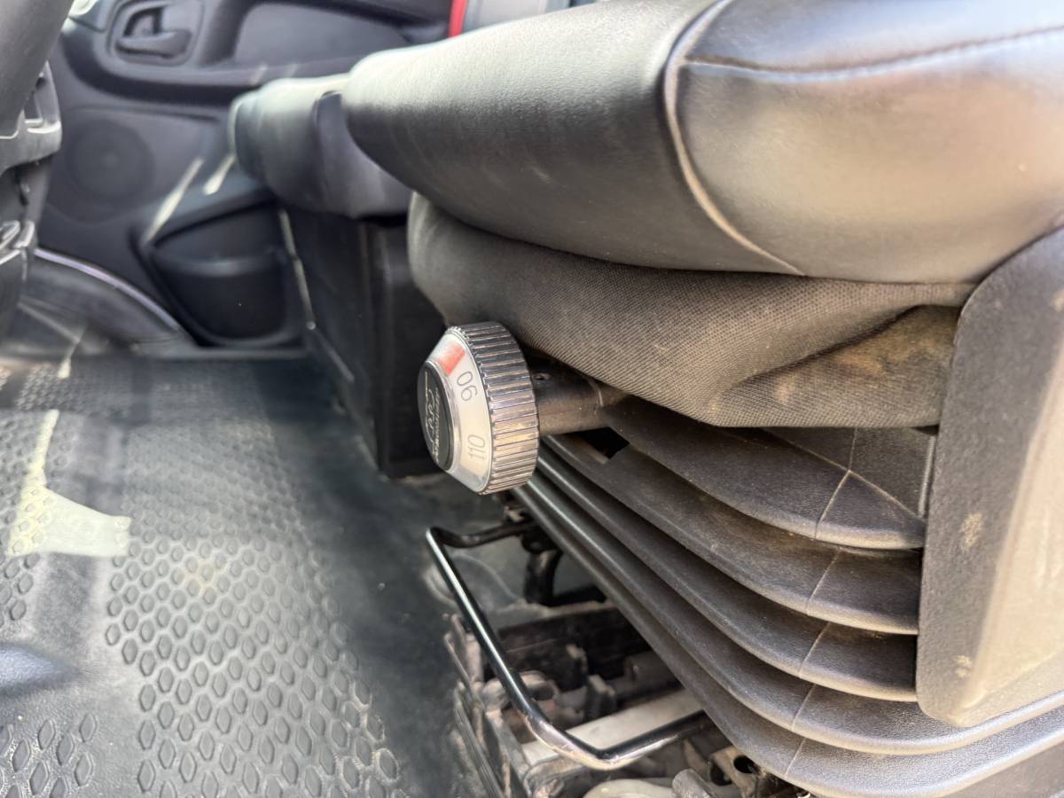 Iveco Daily Iveco Daily 35C16 3.0 L4 Kipper Dubbellucht Airco 3.5T Trekhaak Lederen bekleding Benne Tipper