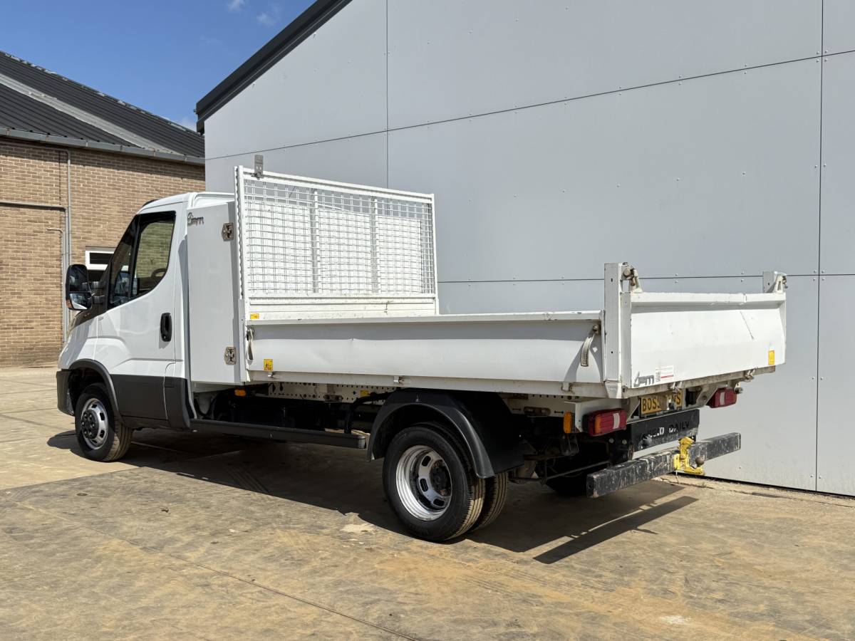 Iveco Daily Iveco Daily 35C16 3.0 L4 Kipper Dubbellucht Airco 3.5T Trekhaak Lederen bekleding Benne Tipper