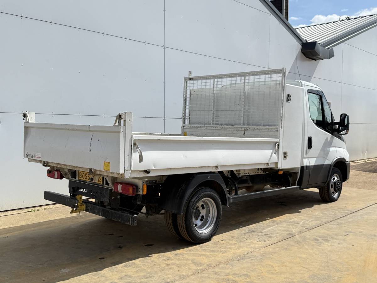 Iveco Daily Iveco Daily 35C16 3.0 L4 Kipper Dubbellucht Airco 3.5T Trekhaak Lederen bekleding Benne Tipper