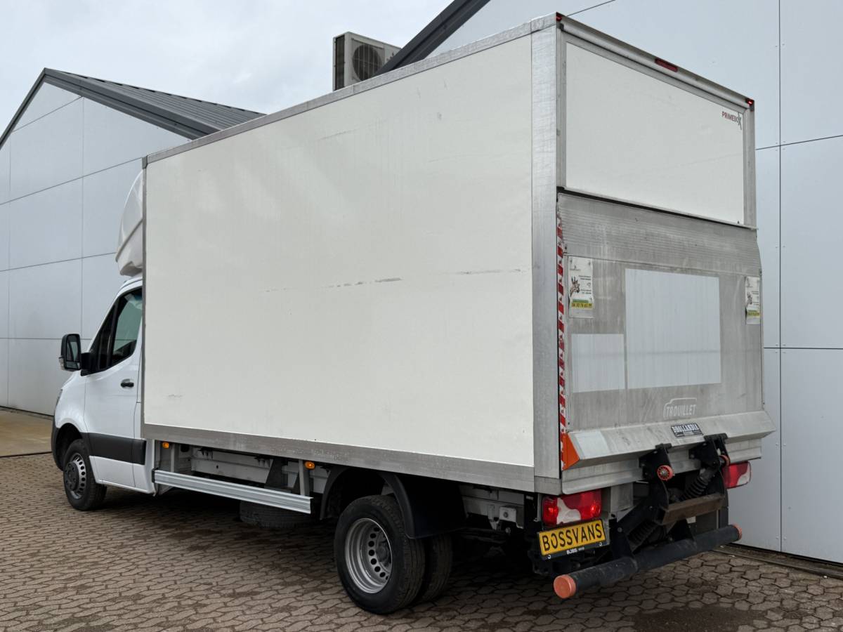 Mercedes-Benz Sprinter Mercedes-Benz Sprinter 515 1.9 CDI 150PK Laadklep Bakwagen Dubbellucht Climate Control Cruise Control Apple Carplay Koffer Meubelbak
