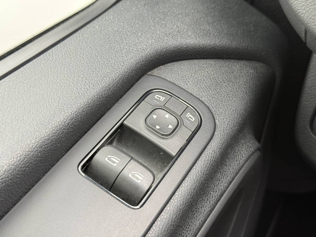 Mercedes-Benz Sprinter Mercedes-Benz Sprinter 515 1.9 CDI 150PK Laadklep Bakwagen Dubbellucht Climate Control Cruise Control Apple Carplay Koffer Meubelbak