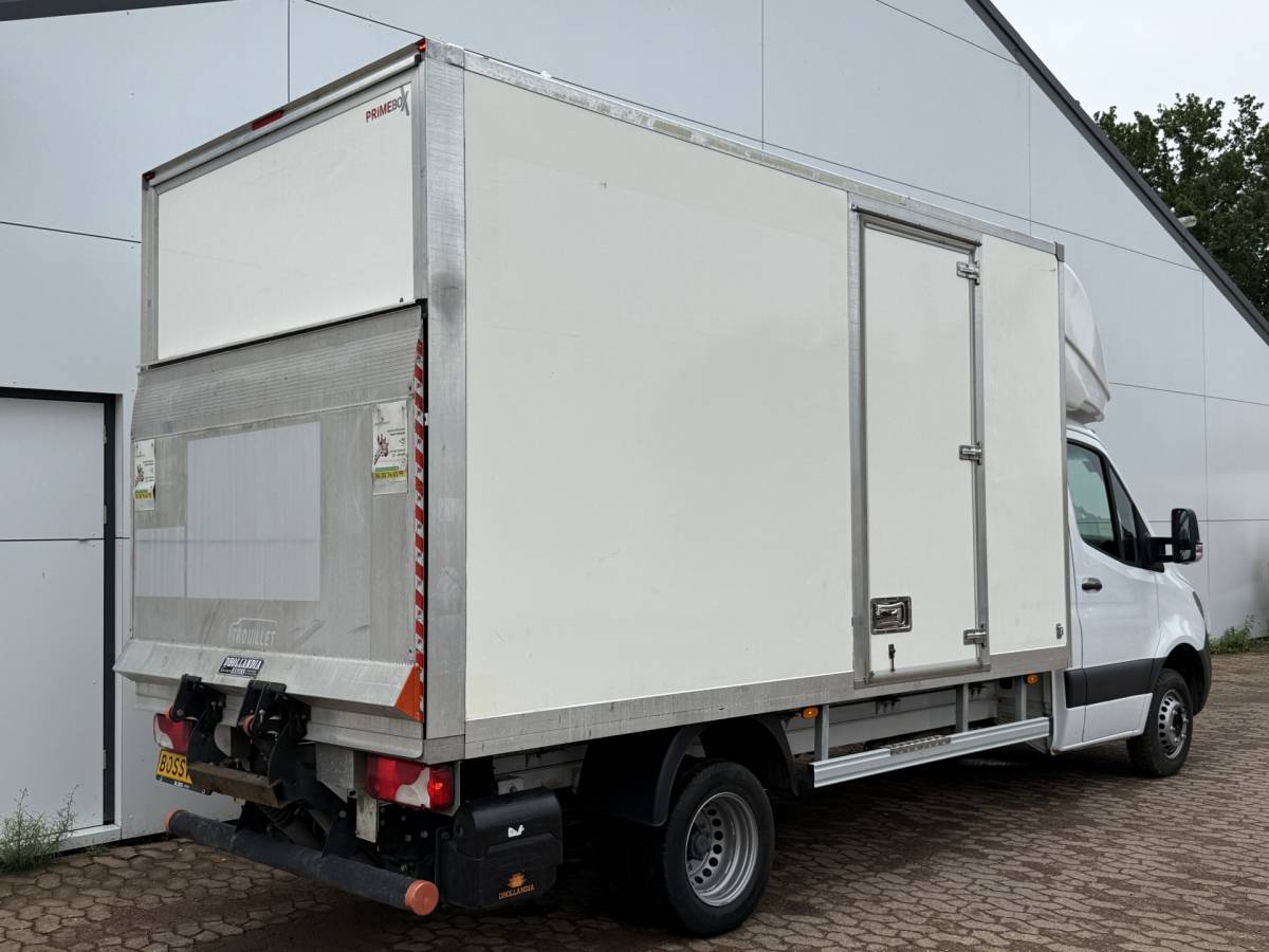 Mercedes-Benz Sprinter Mercedes-Benz Sprinter 515 1.9 CDI 150PK Laadklep Bakwagen Dubbellucht Climate Control Cruise Control Apple Carplay Koffer Meubelbak
