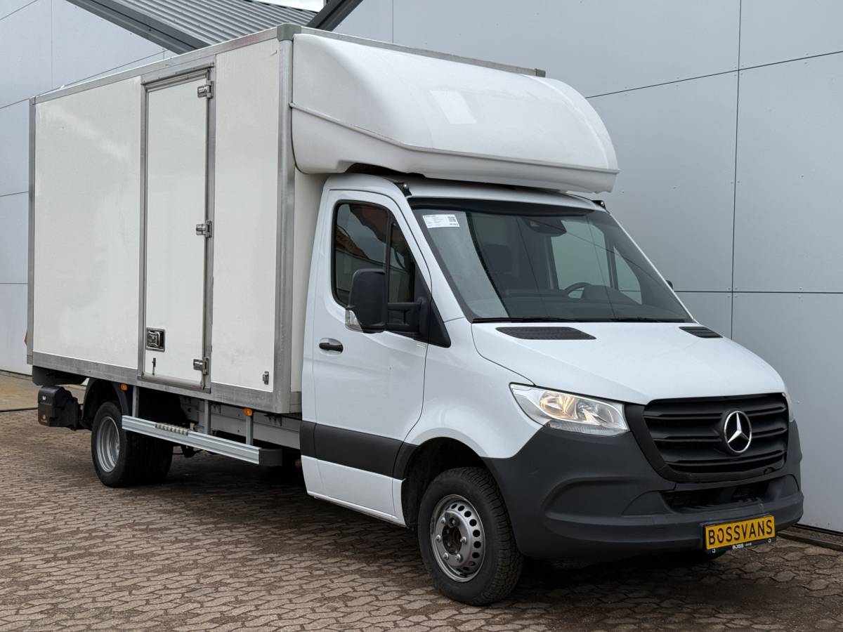 Mercedes-Benz Sprinter Mercedes-Benz Sprinter 515 1.9 CDI 150PK Laadklep Bakwagen Dubbellucht Climate Control Cruise Control Apple Carplay Koffer Meubelbak