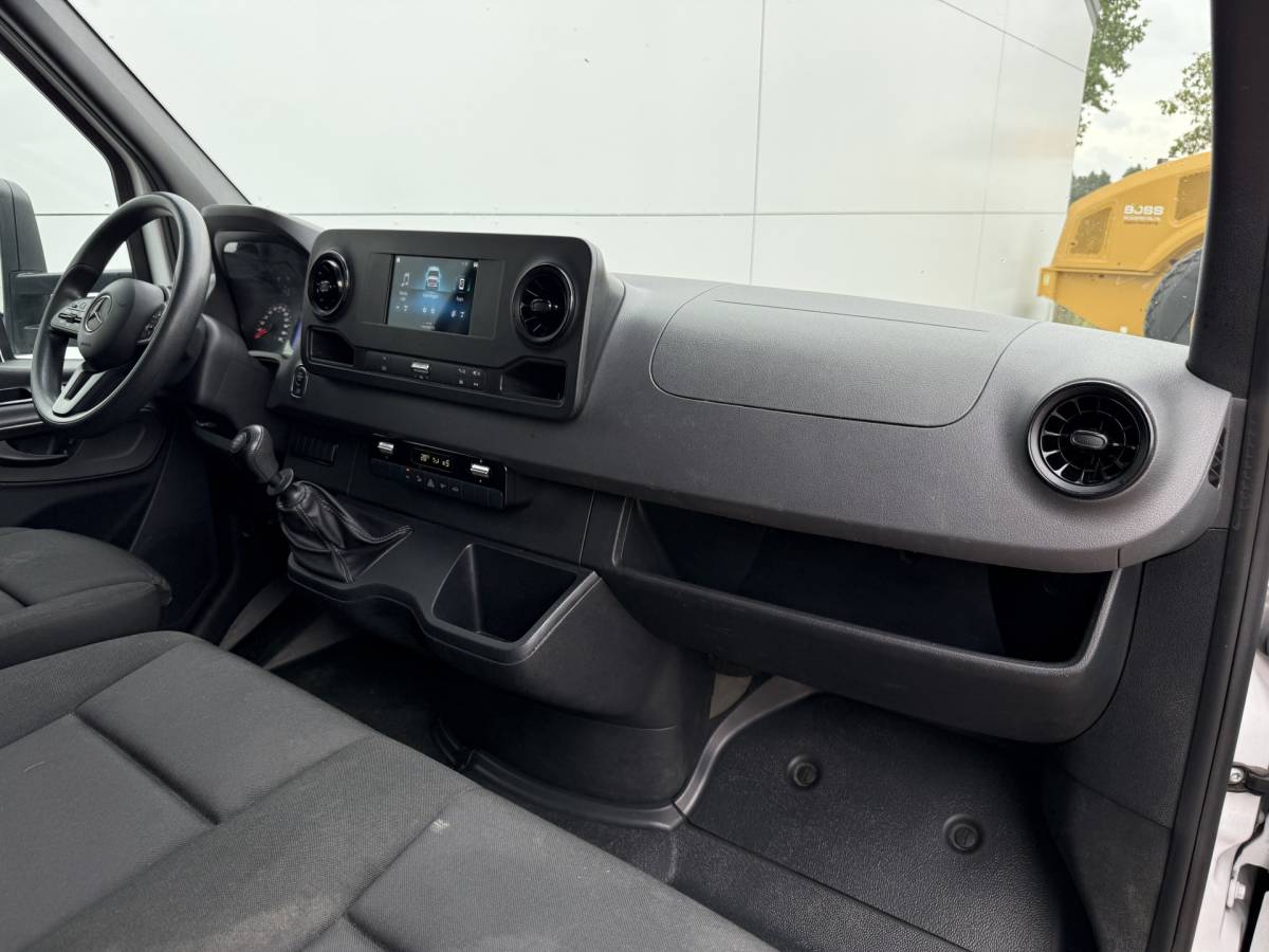 Mercedes-Benz Sprinter Mercedes-Benz Sprinter 515 1.9 CDI 150PK Laadklep Bakwagen Dubbellucht Climate Control Cruise Control Apple Carplay Koffer Meubelbak