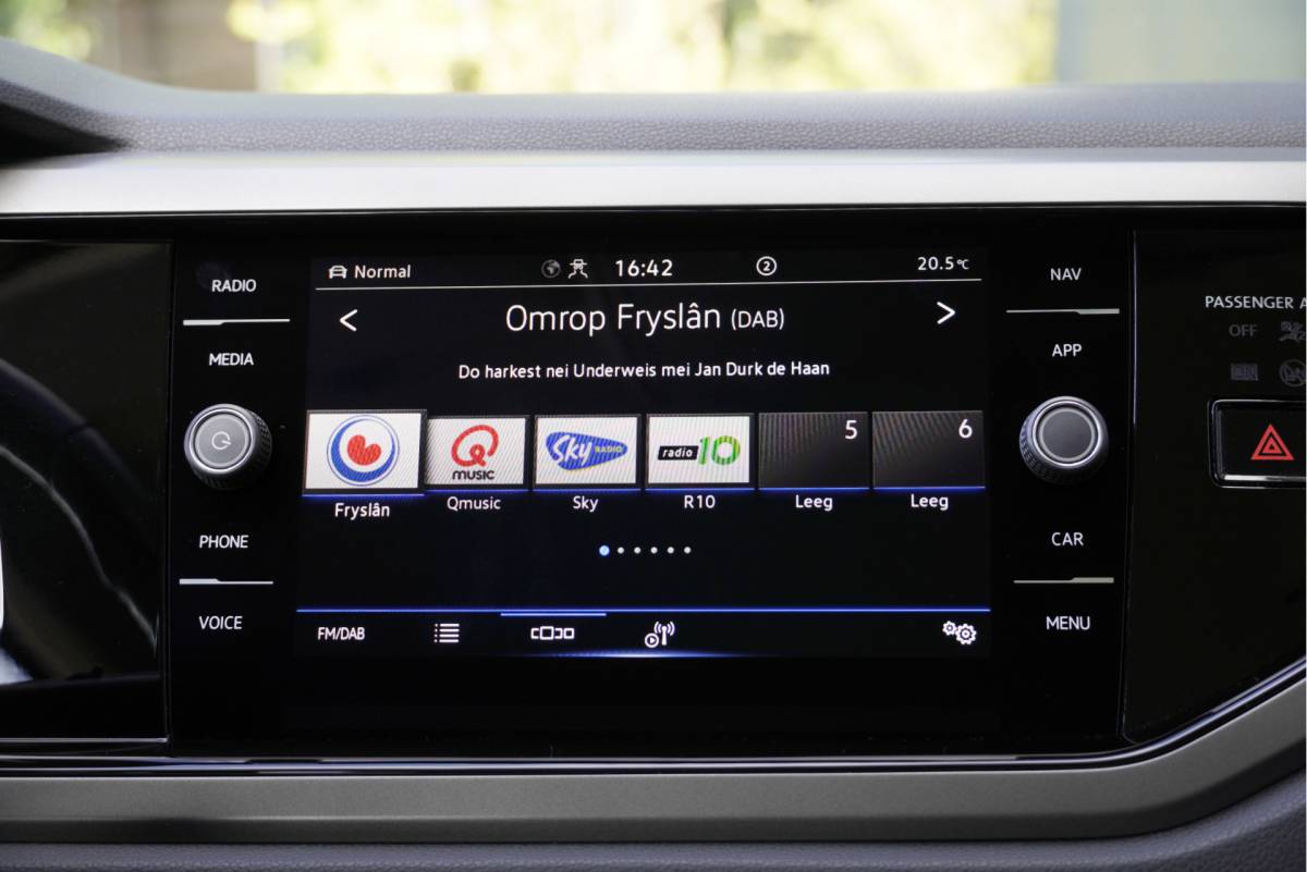Volkswagen Polo Volkswagen Polo 1.0 TSI 5drs Comfortline Business Executive BJ2021 Led | Pdc | App-Connect | Navi | Climate control | Cruise control | Getint glas