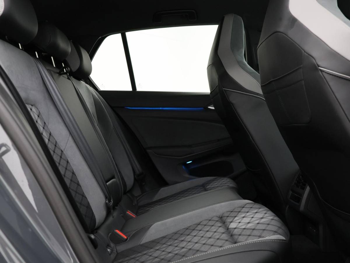Volkswagen Golf Volkswagen Golf 1.5 eTSI 130pk DSG R-Line · Apple/Android Car Play · P-Sensoren · Navigatie · Sfeerverlichting · 17 Inch · Garantie t/m 12-02-2028 of 100.000km