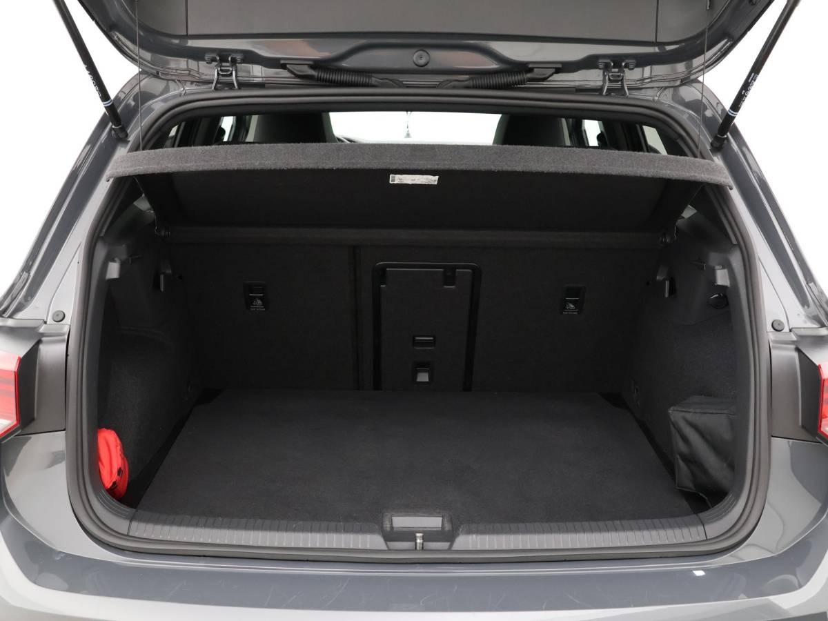 Volkswagen Golf Volkswagen Golf 1.5 eTSI 130pk DSG R-Line · Apple/Android Car Play · P-Sensoren · Navigatie · Sfeerverlichting · 17 Inch · Garantie t/m 12-02-2028 of 100.000km