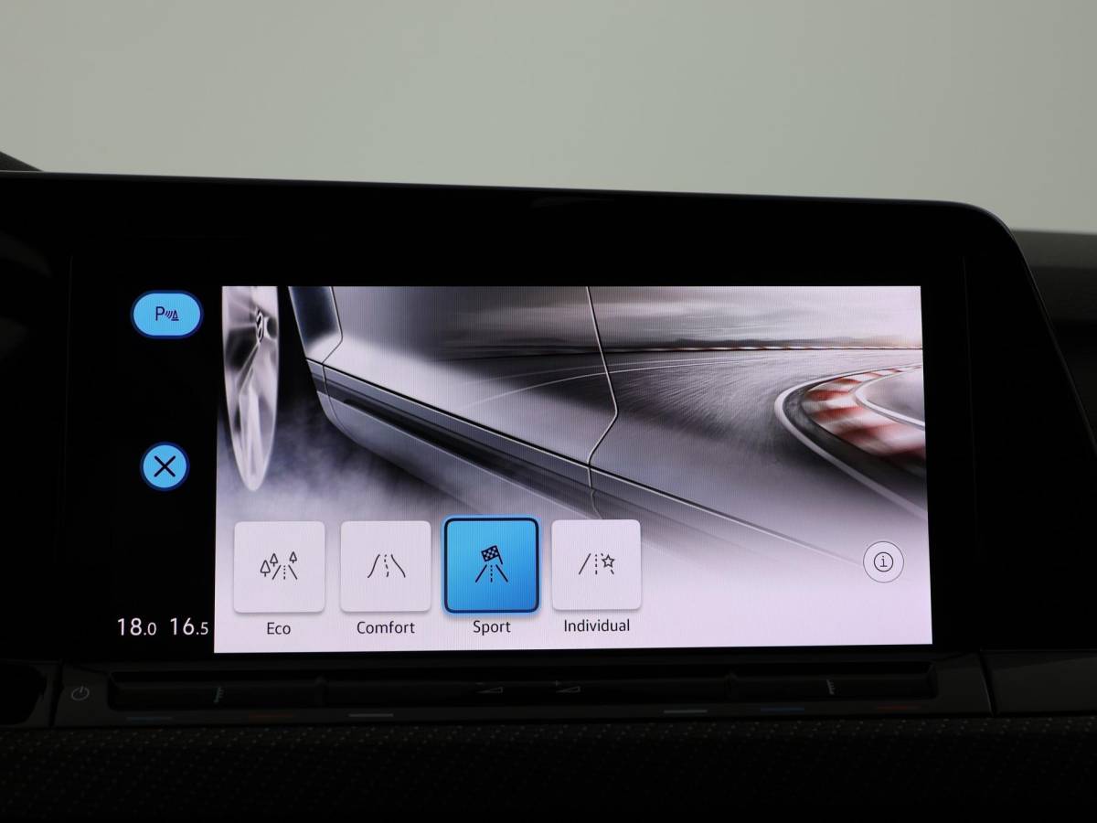 Volkswagen Golf Volkswagen Golf 1.5 eTSI 130pk DSG R-Line · Apple/Android Car Play · P-Sensoren · Navigatie · Sfeerverlichting · 17 Inch · Garantie t/m 12-02-2028 of 100.000km