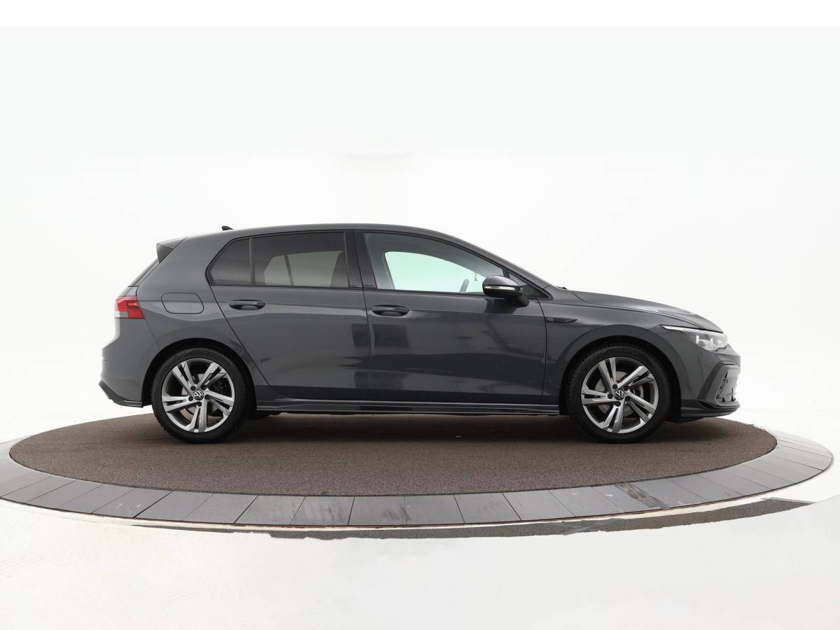 Volkswagen Golf Volkswagen Golf 1.5 eTSI 130pk DSG R-Line · Apple/Android Car Play · P-Sensoren · Navigatie · Sfeerverlichting · 17 Inch · Garantie t/m 12-02-2028 of 100.000km