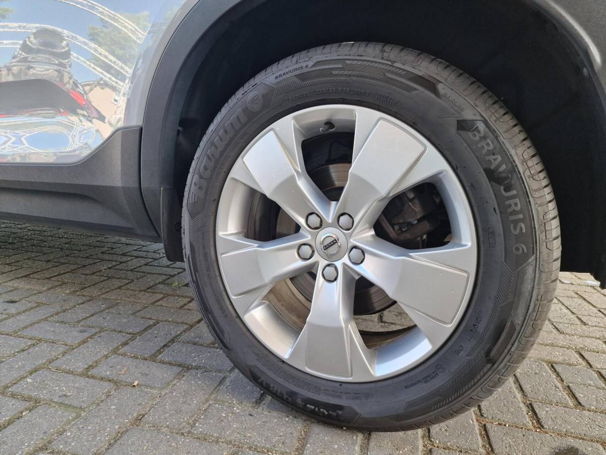 Volvo XC40 Volvo XC40 2.0 T4 Momentum Pro|ACC|Carplay|Harman Kardon|Camera|Trekhaak|191PK|