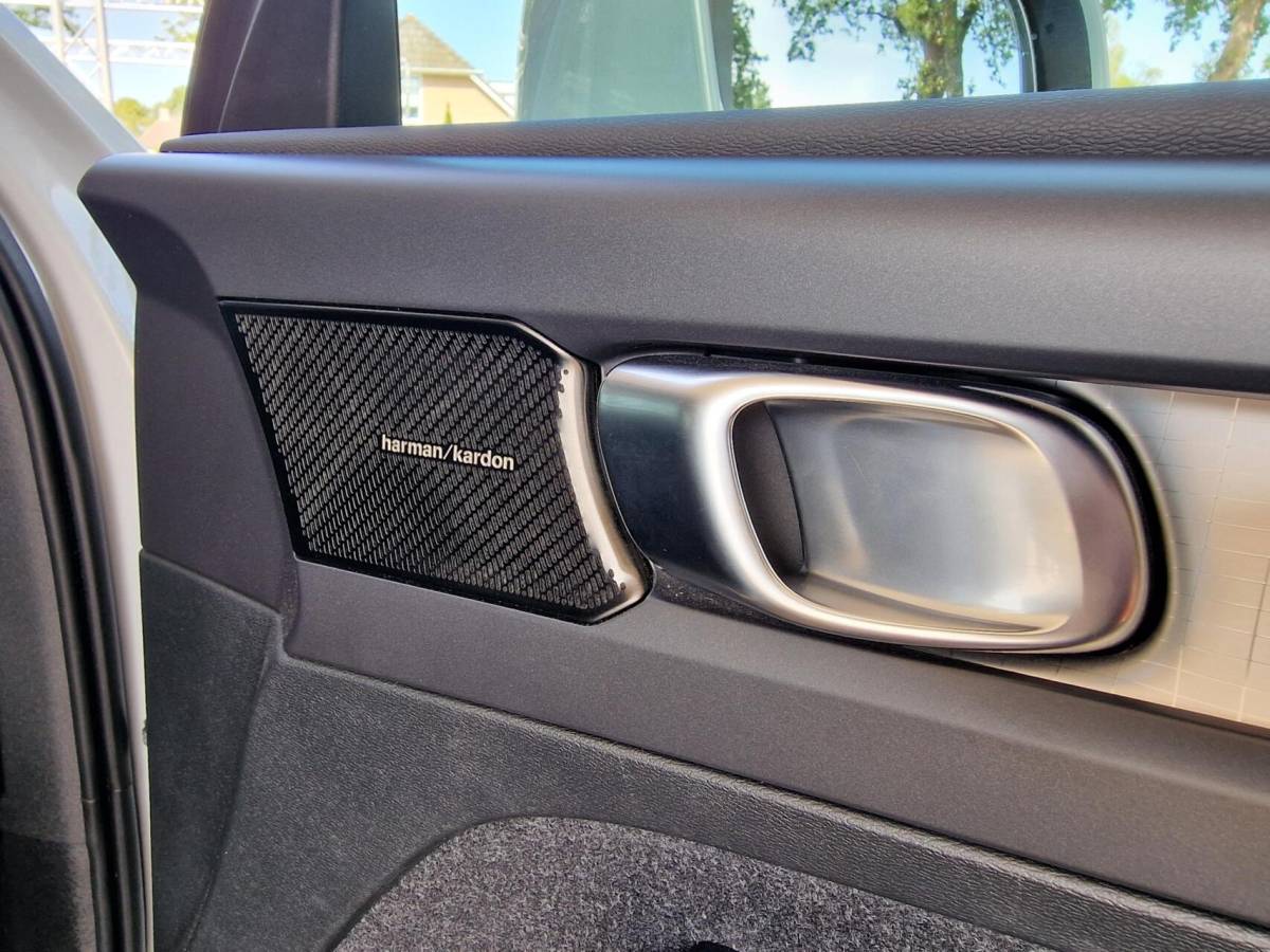 Volvo XC40 Volvo XC40 2.0 T4 Momentum Pro|ACC|Carplay|Harman Kardon|Camera|Trekhaak|191PK|