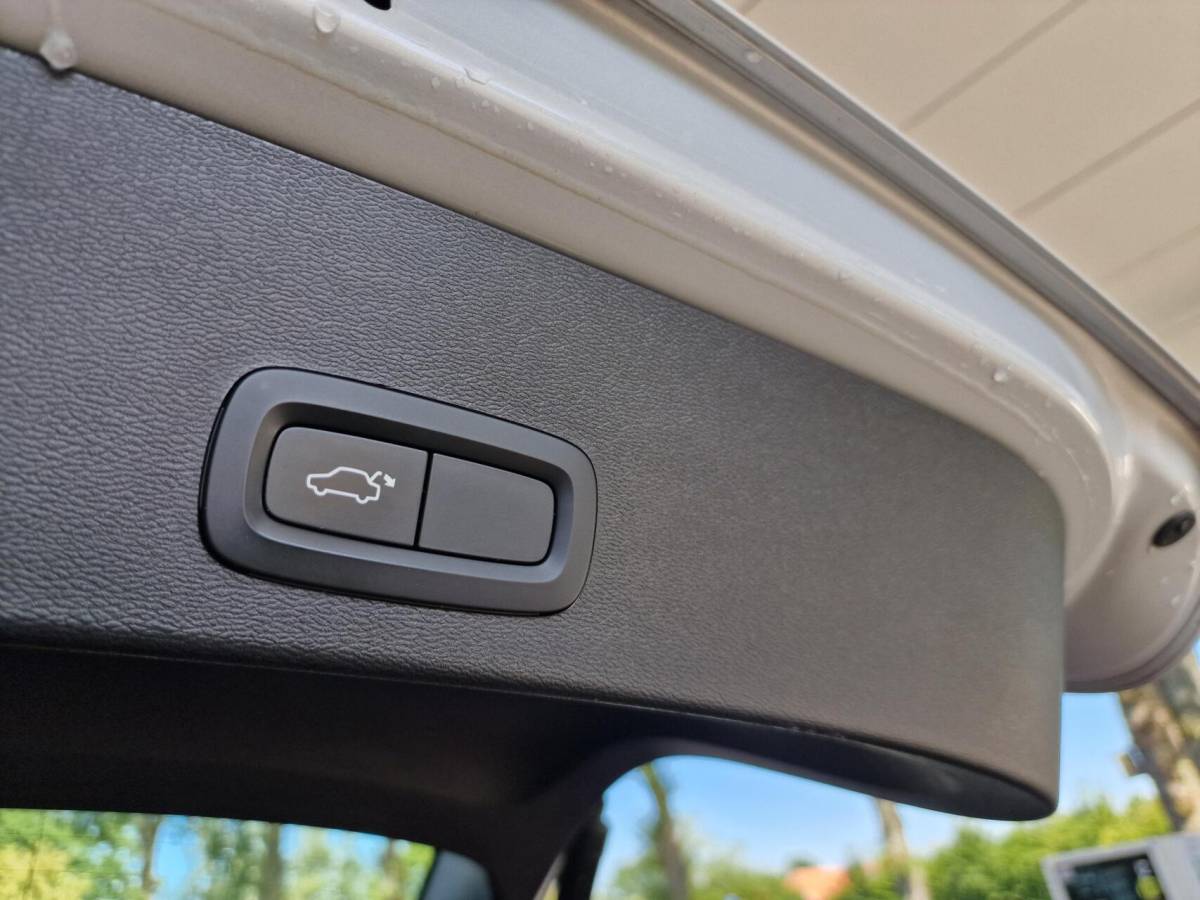 Volvo XC40 Volvo XC40 2.0 T4 Momentum Pro|ACC|Carplay|Harman Kardon|Camera|Trekhaak|191PK|