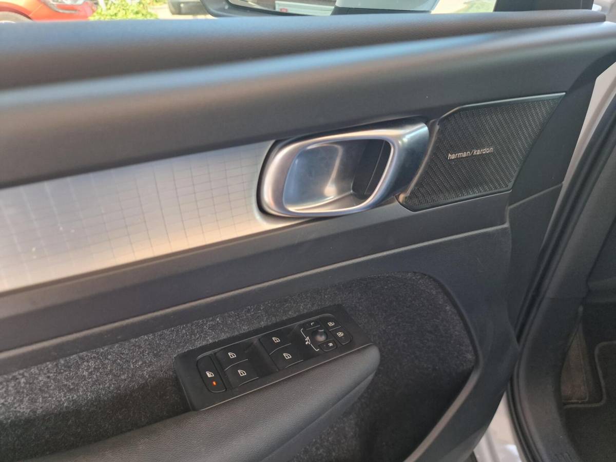 Volvo XC40 Volvo XC40 2.0 T4 Momentum Pro|ACC|Carplay|Harman Kardon|Camera|Trekhaak|191PK|