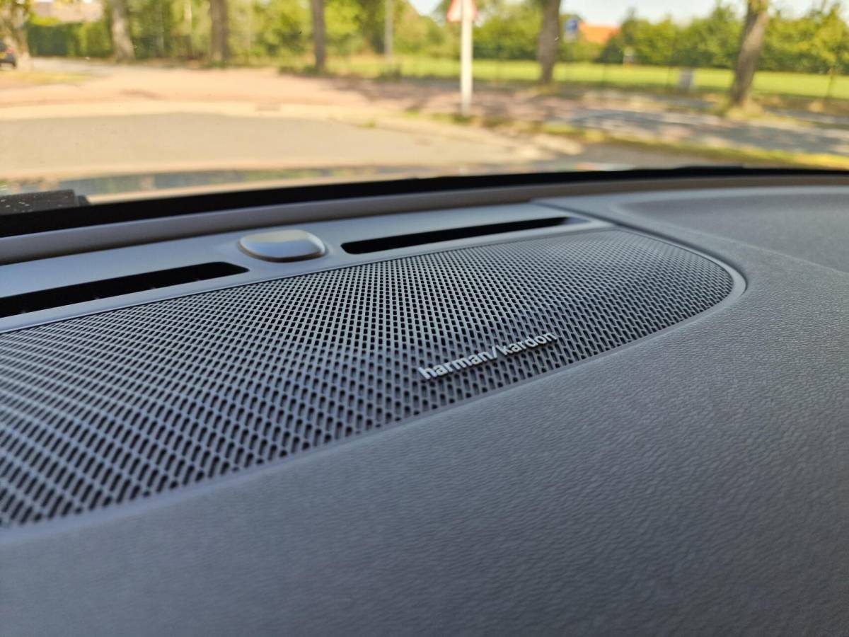 Volvo XC40 Volvo XC40 2.0 T4 Momentum Pro|ACC|Carplay|Harman Kardon|Camera|Trekhaak|191PK|