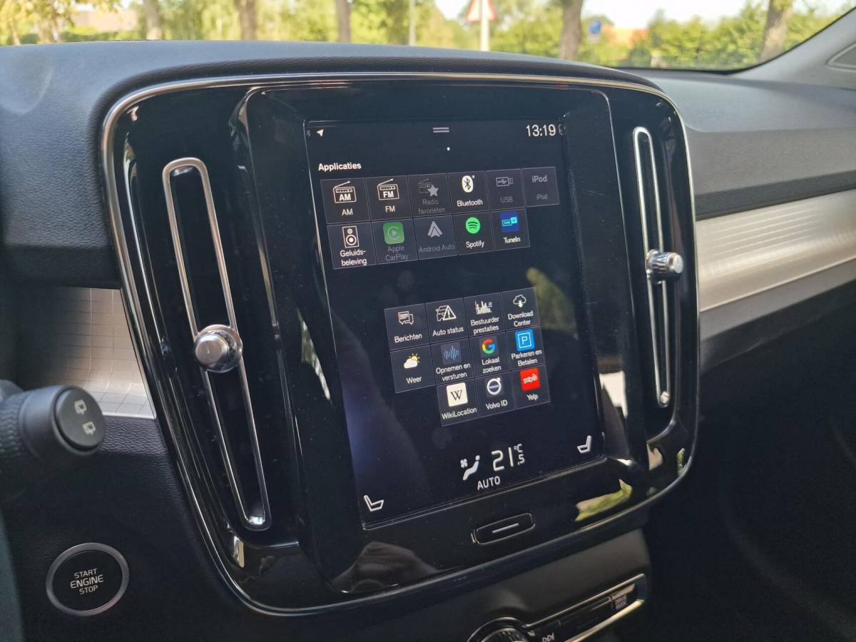 Volvo XC40 Volvo XC40 2.0 T4 Momentum Pro|ACC|Carplay|Harman Kardon|Camera|Trekhaak|191PK|