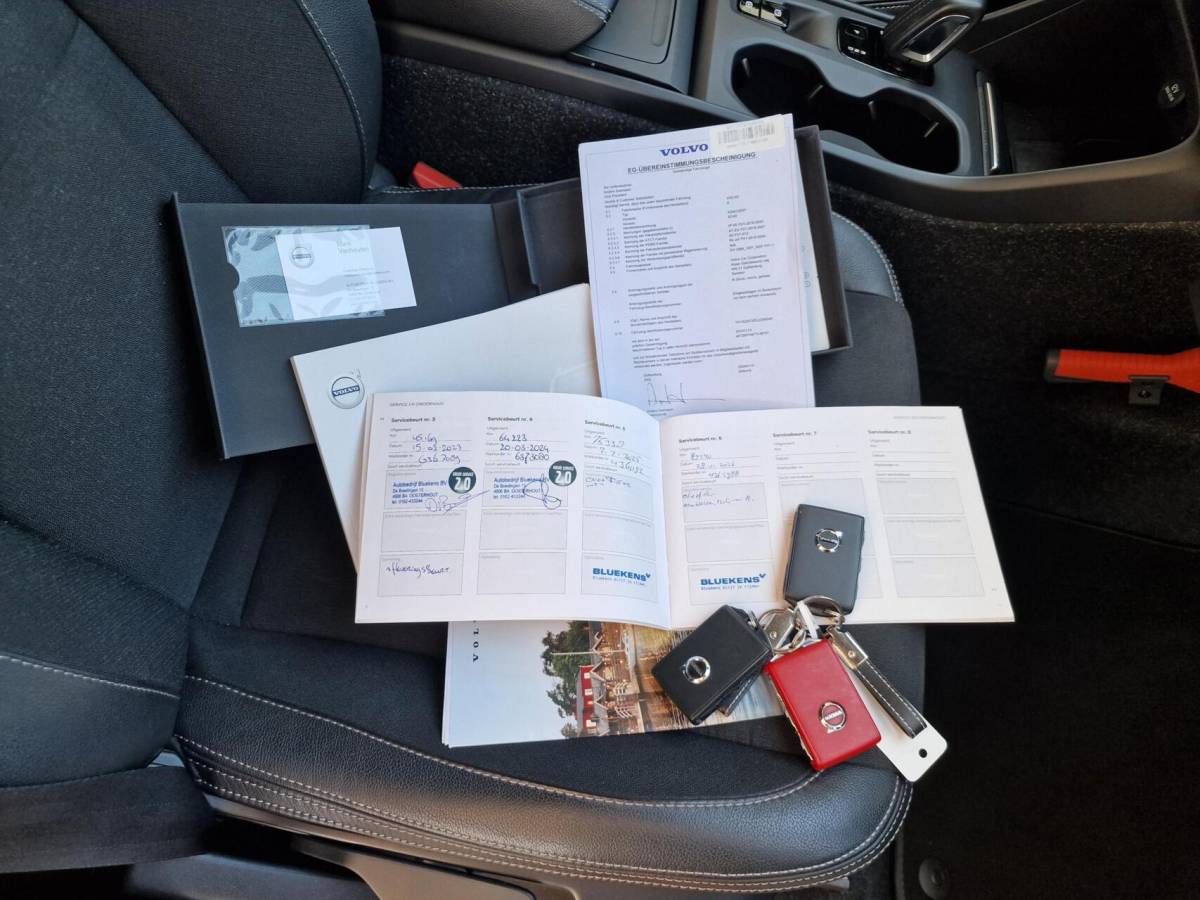 Volvo XC40 Volvo XC40 2.0 T4 Momentum Pro|ACC|Carplay|Harman Kardon|Camera|Trekhaak|191PK|