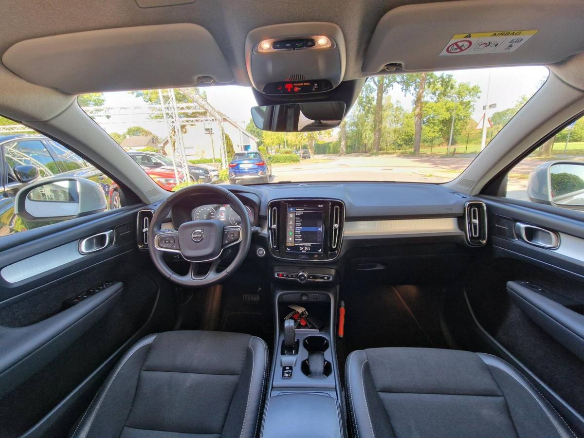 Volvo XC40 Volvo XC40 2.0 T4 Momentum Pro|ACC|Carplay|Harman Kardon|Camera|Trekhaak|191PK|