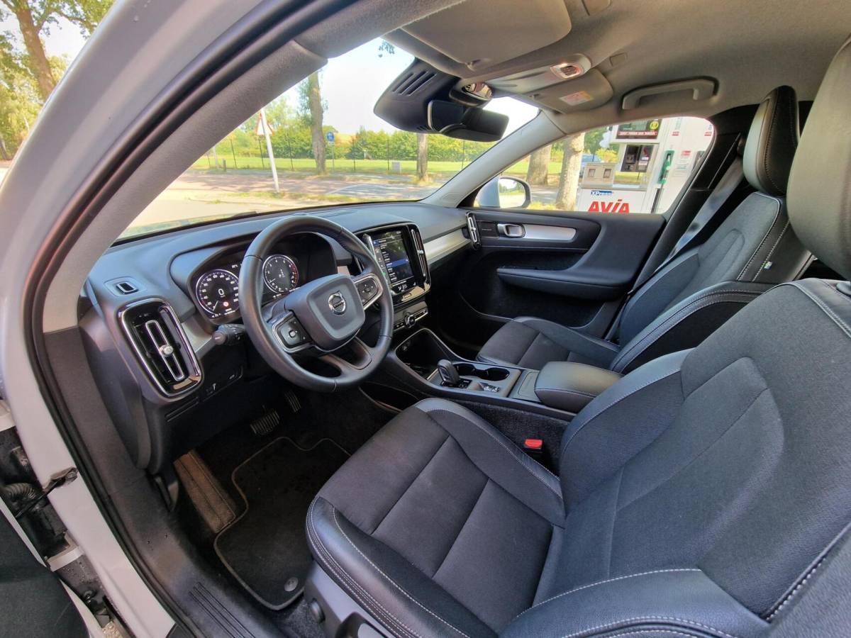 Volvo XC40 Volvo XC40 2.0 T4 Momentum Pro|ACC|Carplay|Harman Kardon|Camera|Trekhaak|191PK|