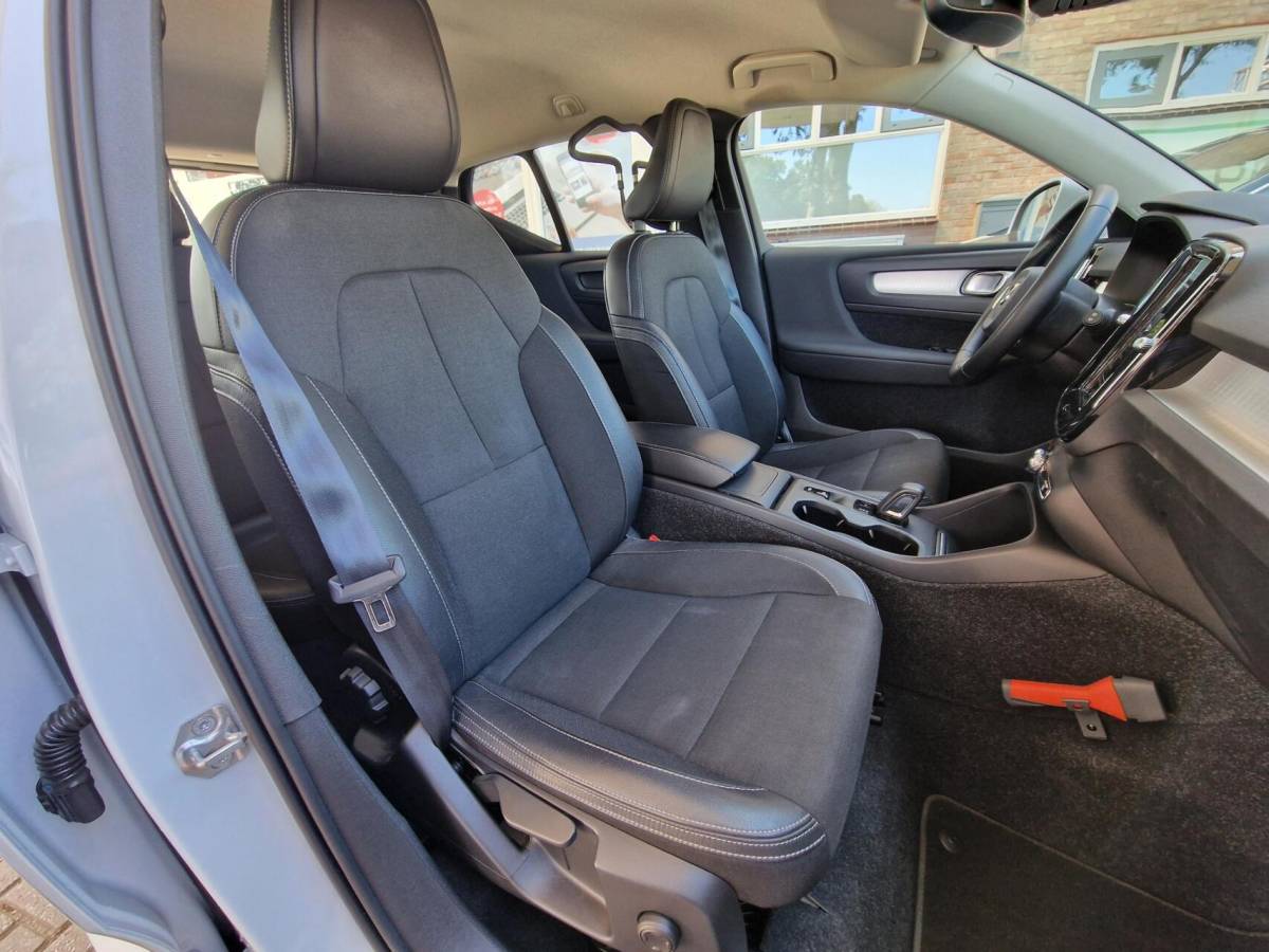 Volvo XC40 Volvo XC40 2.0 T4 Momentum Pro|ACC|Carplay|Harman Kardon|Camera|Trekhaak|191PK|