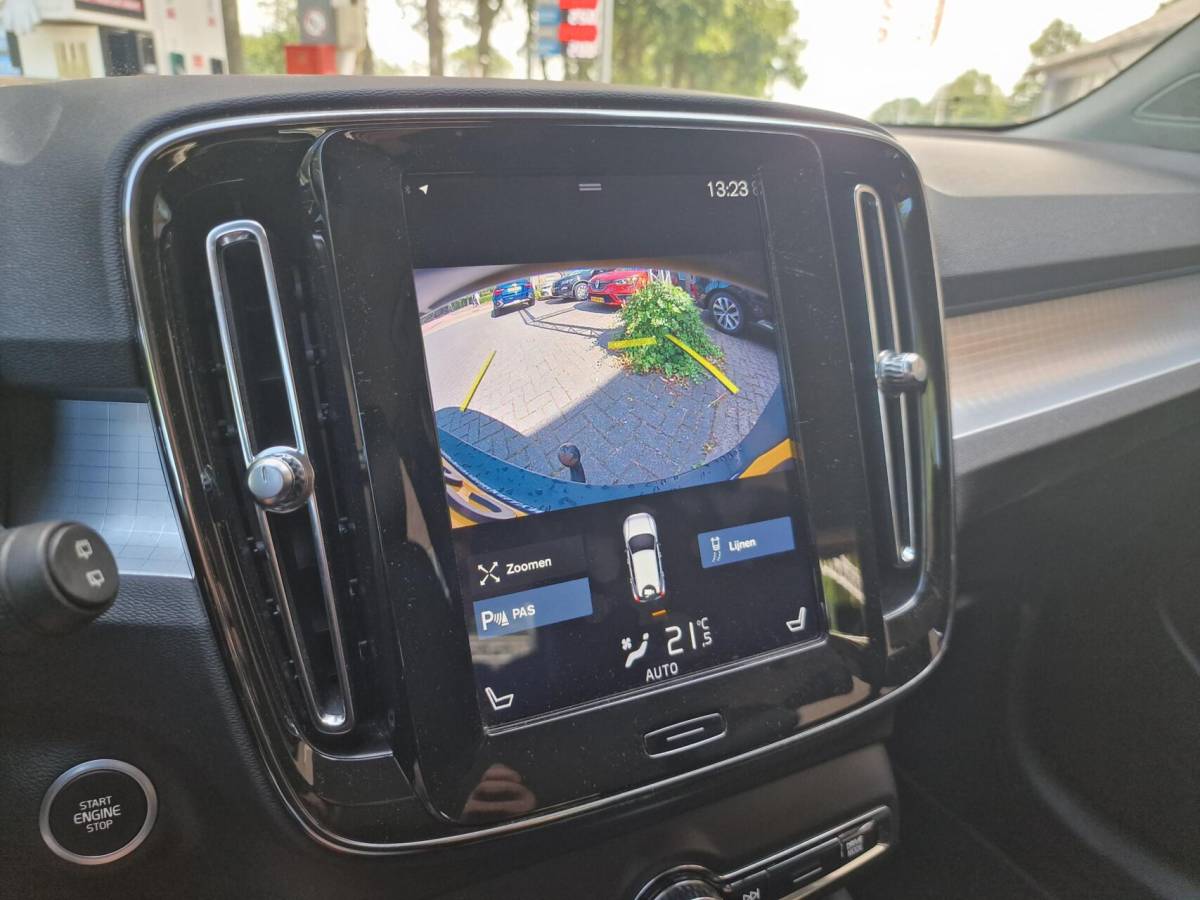 Volvo XC40 Volvo XC40 2.0 T4 Momentum Pro|ACC|Carplay|Harman Kardon|Camera|Trekhaak|191PK|