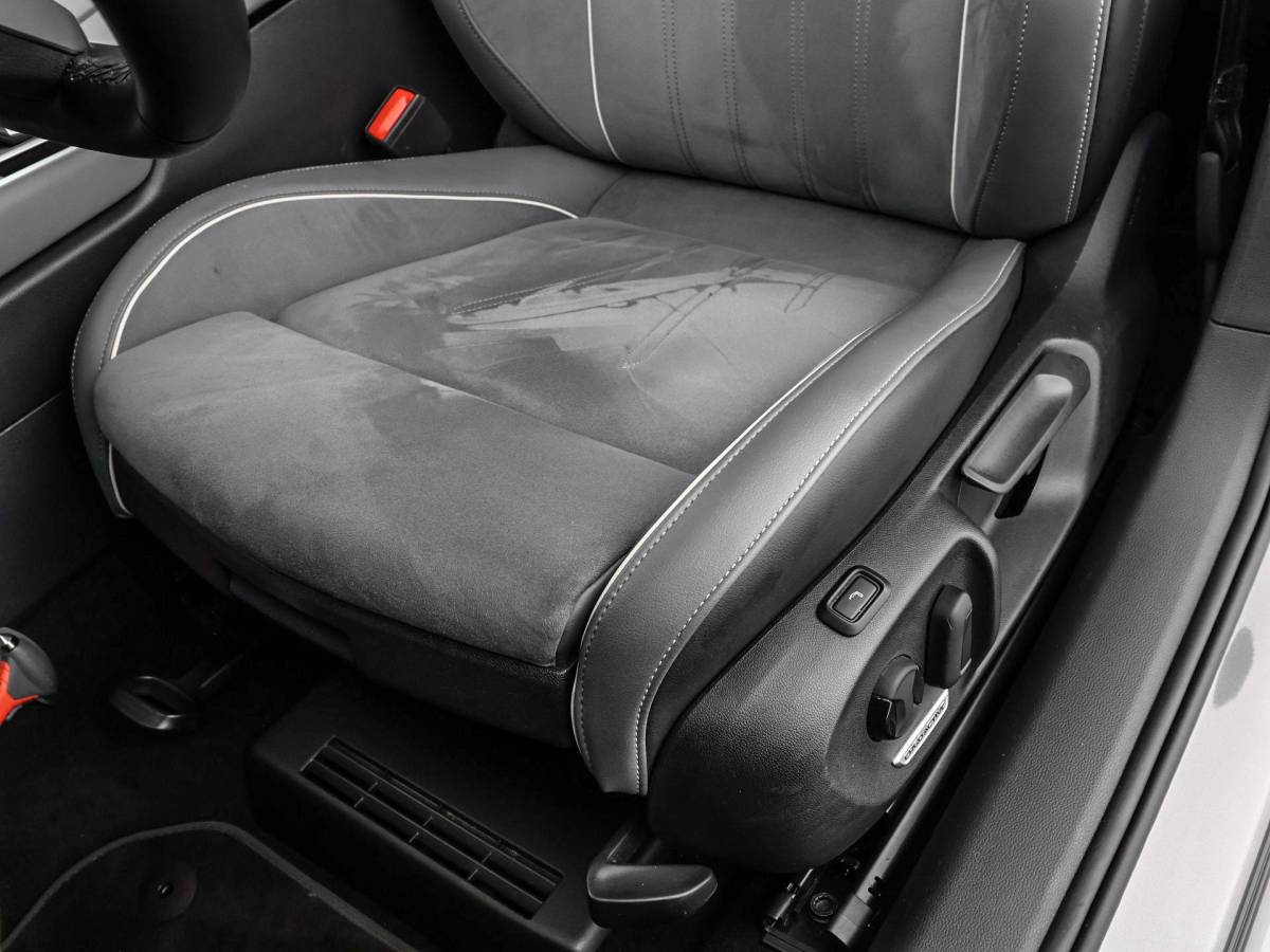 Volkswagen Passat Volkswagen Passat Variant 1.5 eTSI 150pk DSG Elegance Business · Camera · Wegklapbare Trekhaak · Apple/Android Car Play · Dodehoeksensoren · P-Sensoren · 17” Inch · Garantie t/m 18-06-2028 of 100.000