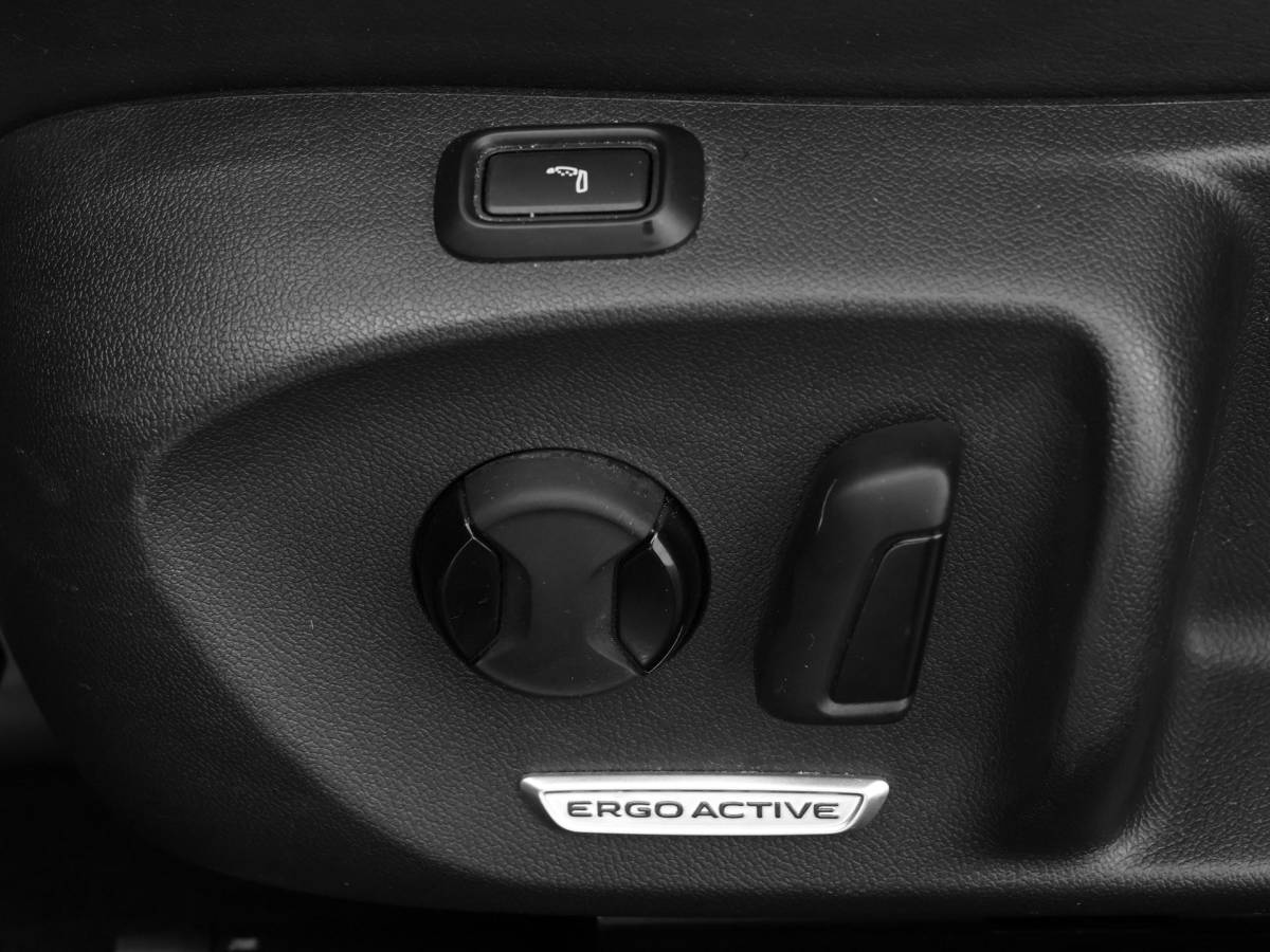 Volkswagen Passat Volkswagen Passat Variant 1.5 eTSI 150pk DSG Elegance Business · Camera · Wegklapbare Trekhaak · Apple/Android Car Play · Dodehoeksensoren · P-Sensoren · 17” Inch · Garantie t/m 18-06-2028 of 100.000