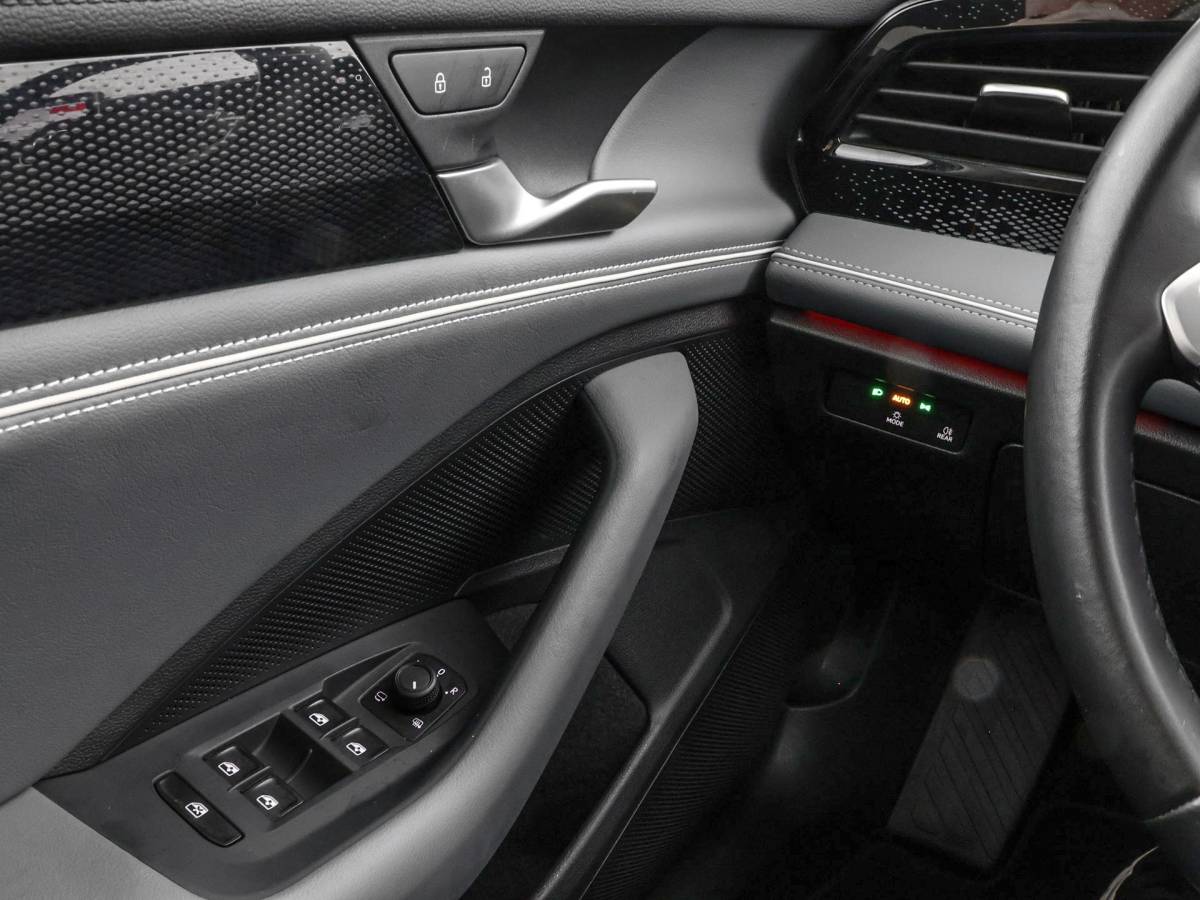 Volkswagen Passat Volkswagen Passat Variant 1.5 eTSI 150pk DSG Elegance Business · Camera · Wegklapbare Trekhaak · Apple/Android Car Play · Dodehoeksensoren · P-Sensoren · 17” Inch · Garantie t/m 18-06-2028 of 100.000