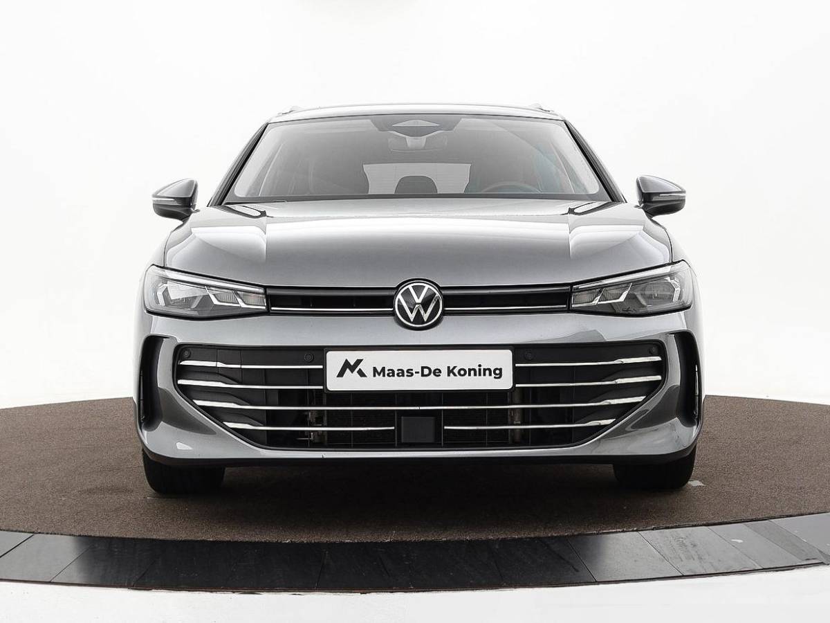 Volkswagen Passat Volkswagen Passat Variant 1.5 eTSI 150pk DSG Elegance Business · Camera · Wegklapbare Trekhaak · Apple/Android Car Play · Dodehoeksensoren · P-Sensoren · 17” Inch · Garantie t/m 18-06-2028 of 100.000