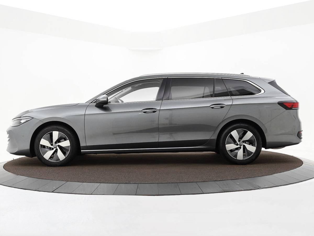 Volkswagen Passat Volkswagen Passat Variant 1.5 eTSI 150pk DSG Elegance Business · Camera · Wegklapbare Trekhaak · Apple/Android Car Play · Dodehoeksensoren · P-Sensoren · 17” Inch · Garantie t/m 18-06-2028 of 100.000