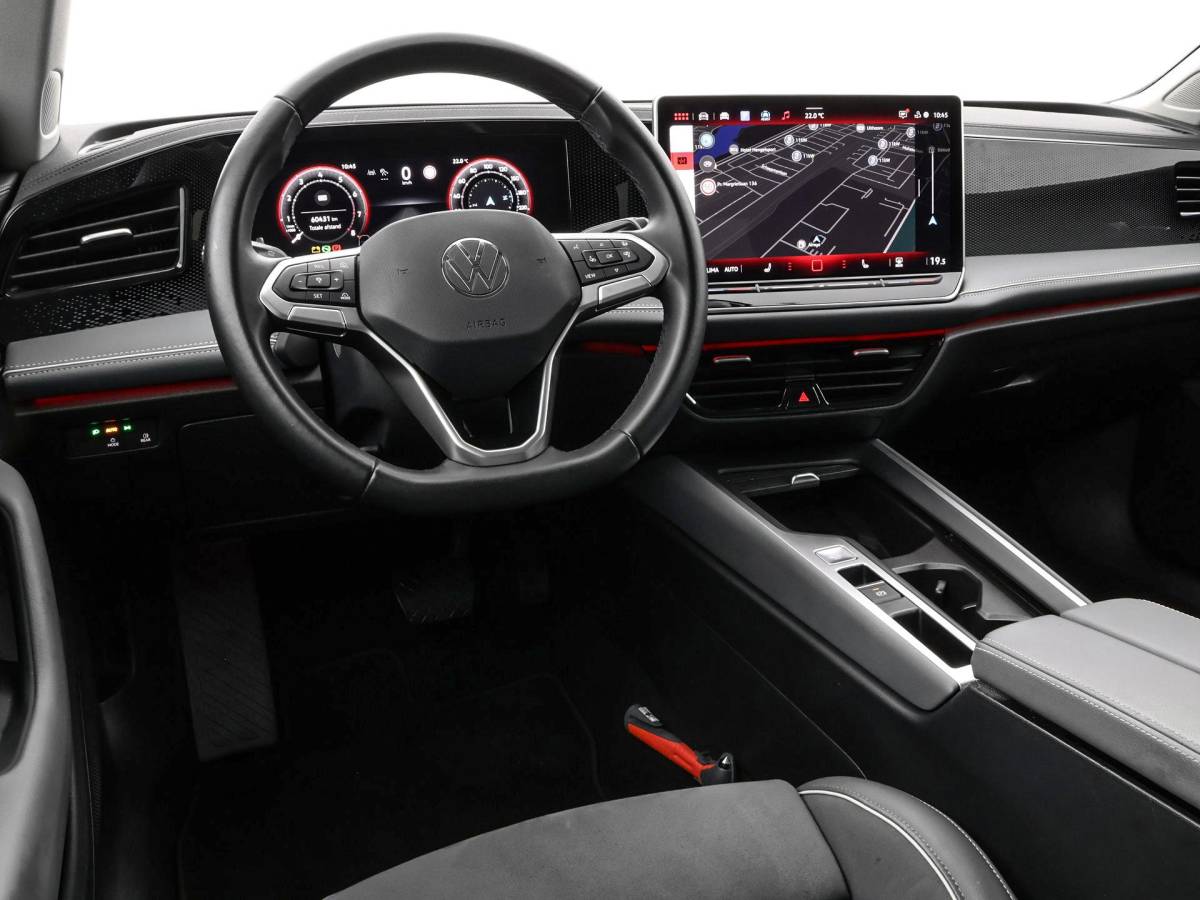 Volkswagen Passat Volkswagen Passat Variant 1.5 eTSI 150pk DSG Elegance Business · Camera · Wegklapbare Trekhaak · Apple/Android Car Play · Dodehoeksensoren · P-Sensoren · 17” Inch · Garantie t/m 18-06-2028 of 100.000