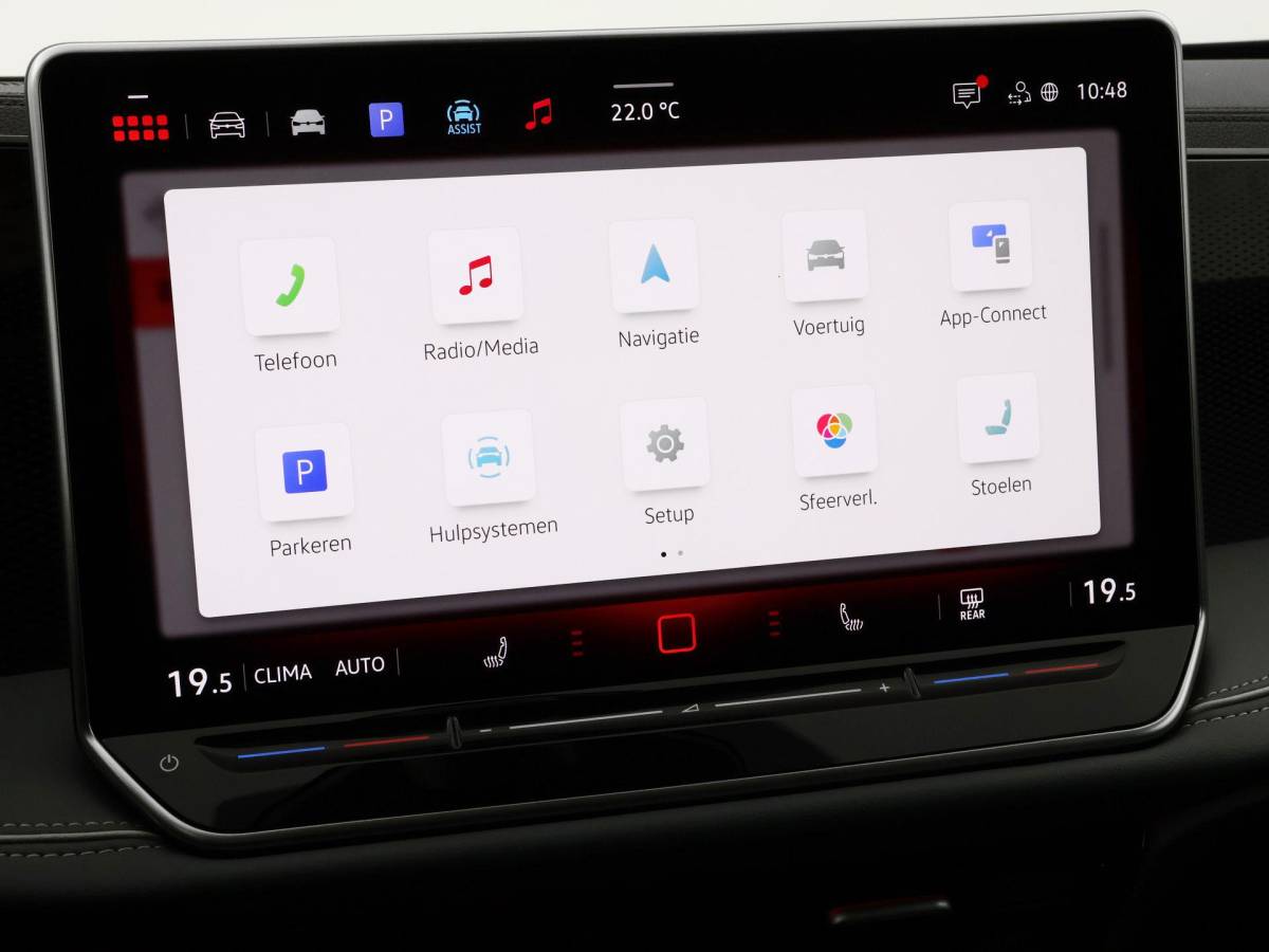 Volkswagen Passat Volkswagen Passat Variant 1.5 eTSI 150pk DSG Elegance Business · Camera · Wegklapbare Trekhaak · Apple/Android Car Play · Dodehoeksensoren · P-Sensoren · 17” Inch · Garantie t/m 18-06-2028 of 100.000
