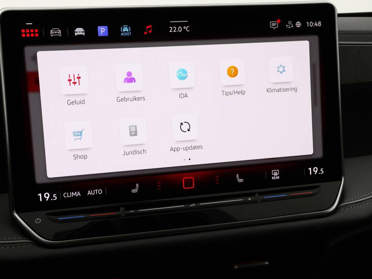 Volkswagen Passat Volkswagen Passat Variant 1.5 eTSI 150pk DSG Elegance Business · Camera · Wegklapbare Trekhaak · Apple/Android Car Play · Dodehoeksensoren · P-Sensoren · 17” Inch · Garantie t/m 18-06-2028 of 100.000