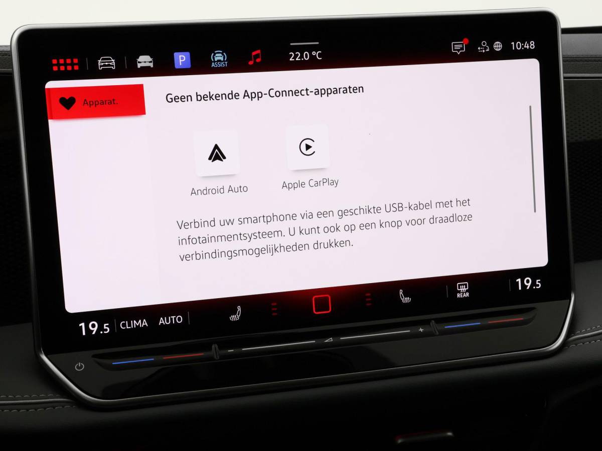 Volkswagen Passat Volkswagen Passat Variant 1.5 eTSI 150pk DSG Elegance Business · Camera · Wegklapbare Trekhaak · Apple/Android Car Play · Dodehoeksensoren · P-Sensoren · 17” Inch · Garantie t/m 18-06-2028 of 100.000